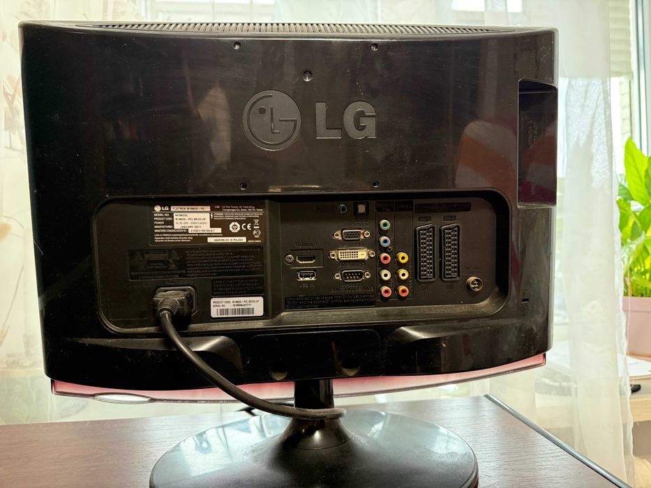 Компактний телевізор-монітор LG M1962DL 18,5″