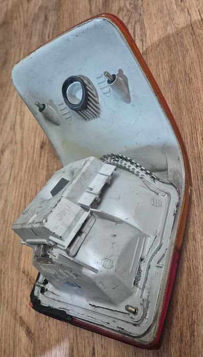 Lampa Lewa Tylna AUDI 80 B3 (86-91r.) SEDAN Oryginalna HELLA