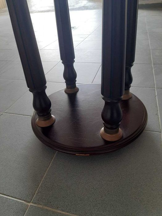 Mesa redonda com vidro