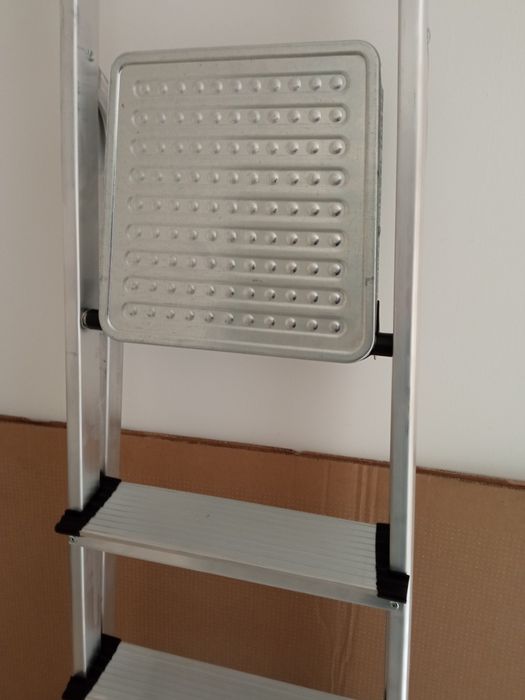 Escadote 6 degraus NOVO