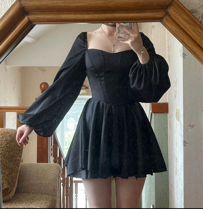 черное мини платье