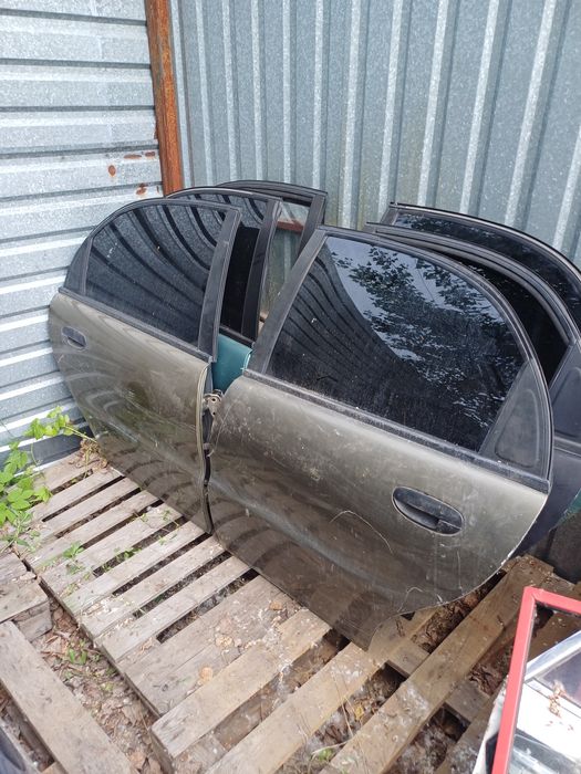 Продам двері на LANOS