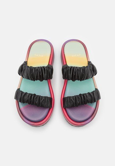 Klapki skórzane na platformie Paul Smith 38