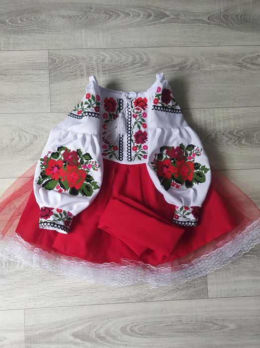 Вишиті сорочки костюми сукні для дівчинки