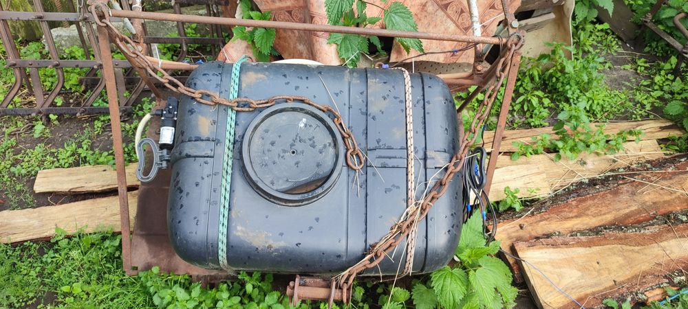 Культиватор, обпирскувач на мини тракторний