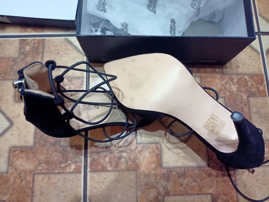 Szpilki zapinane, wiązane