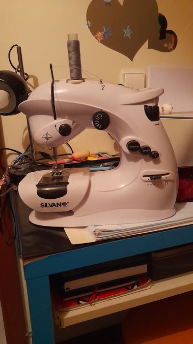 Maquina de costura + acessorios