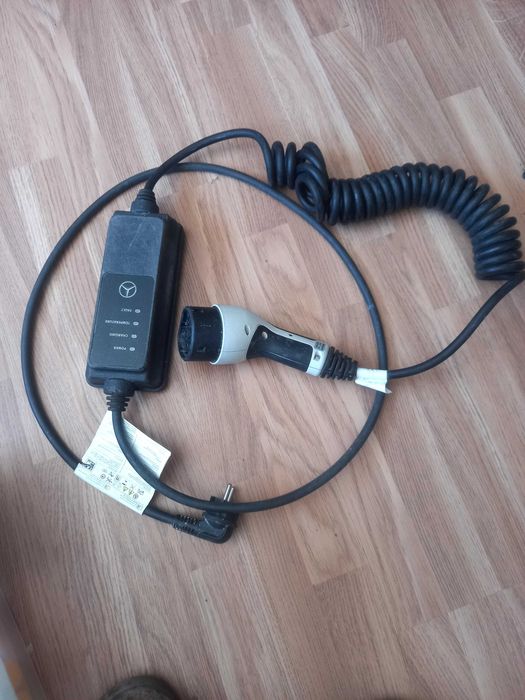Carregador Mercedes eléctrico