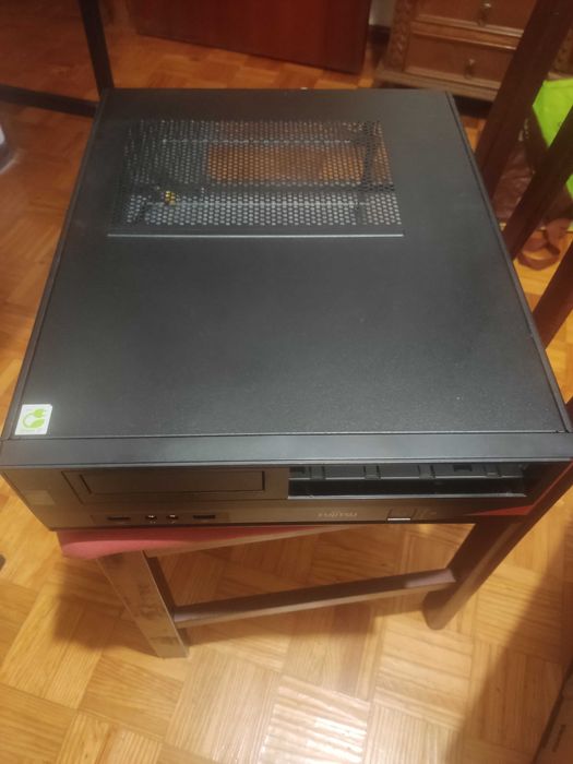 Caixa Fujitsu SFF (Small Form Factor)64585822408451122