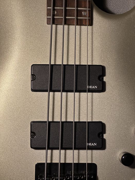 Gitara basowa Dean Edge 4 aktywne humbuckery