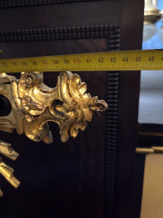 Rico crucifixo com cristo em madeira