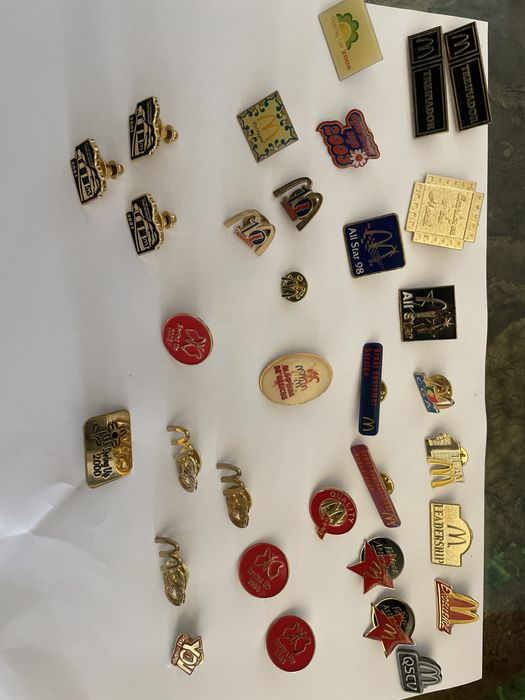 Pinos e crachas Mcdonald’s