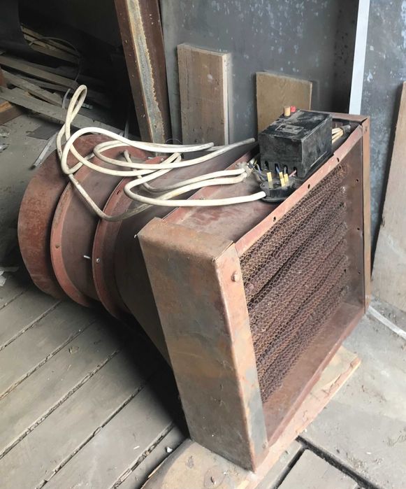 Потужний тепловентилятор.