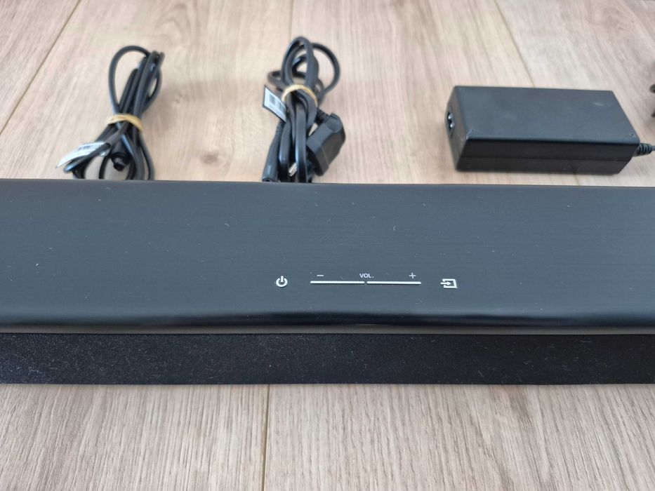 Soundbar Samsung HW-J250 com Bluetooth, comando e cabos
