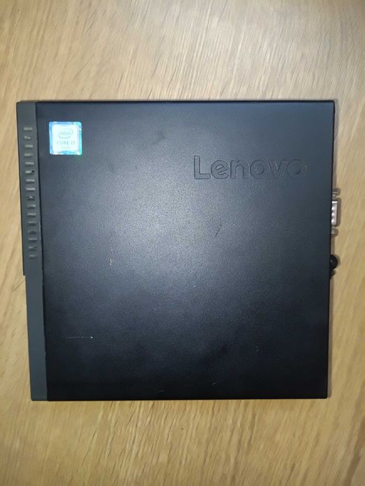 Системный блок Lenovo ThinkCentre M710q с креплением для монитора.