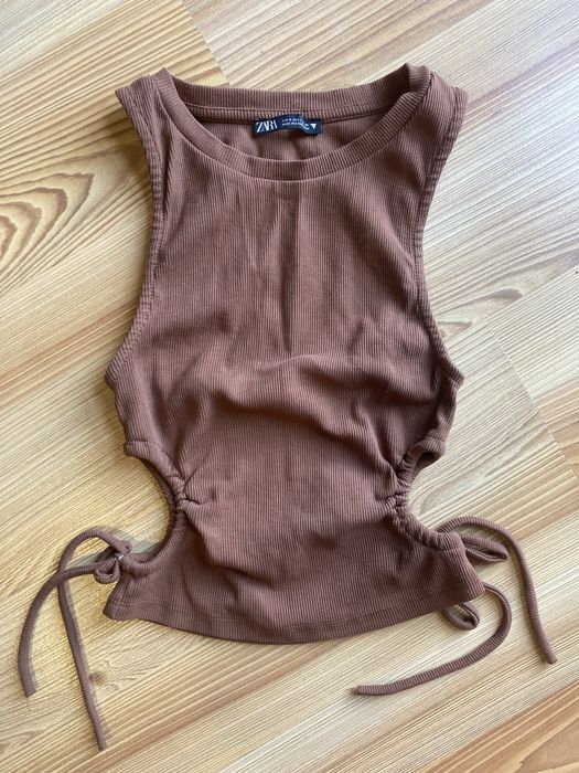 Crop top z wycięciami Zara