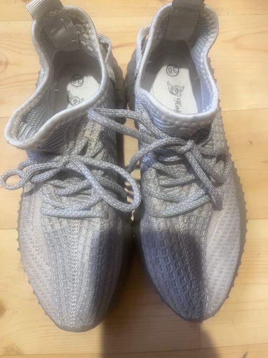 Кроссовки изи унисекс