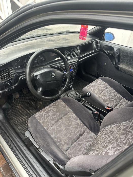 Opel vectra b.    .
