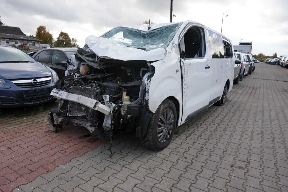 Toyota Proace samochód powypadkowy.
