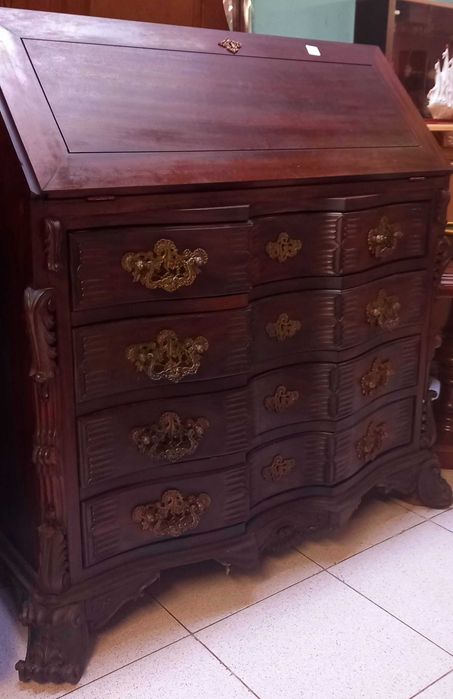 Papeleira Magnifica D.José em Madeiras exóticas, Pau Rosa e Jacarandá.