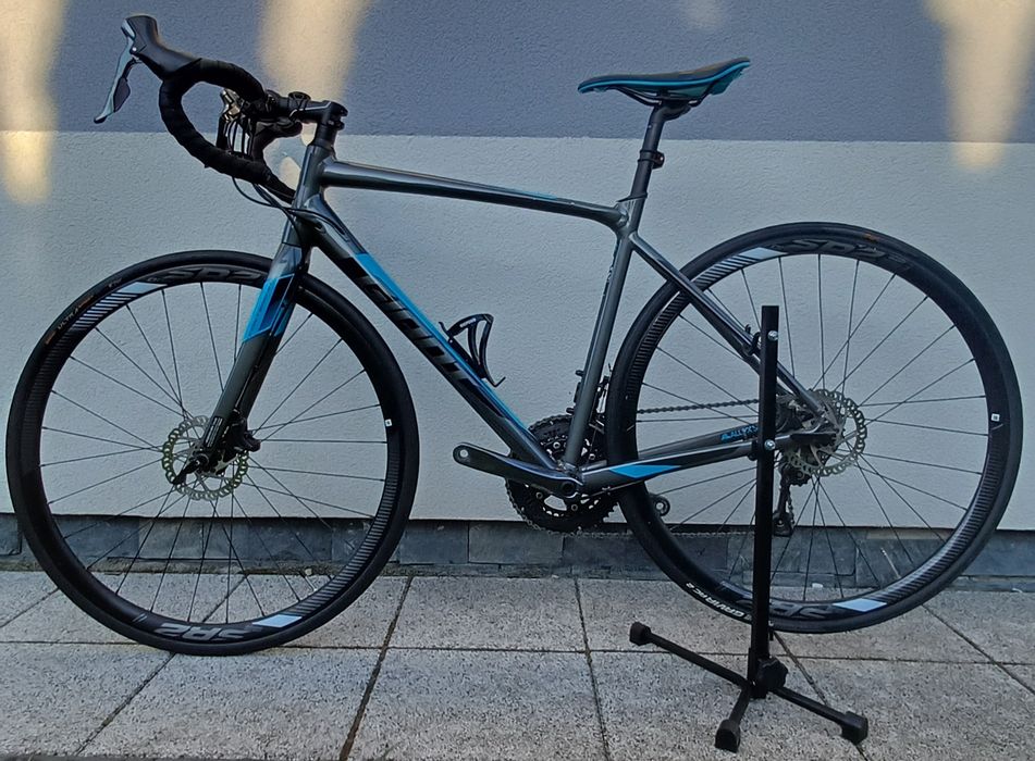 Rower Szosowy Giant Contend SL r.52