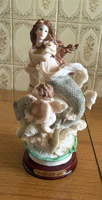 Estatueta signo Peixes sereia com anjo 22 cm