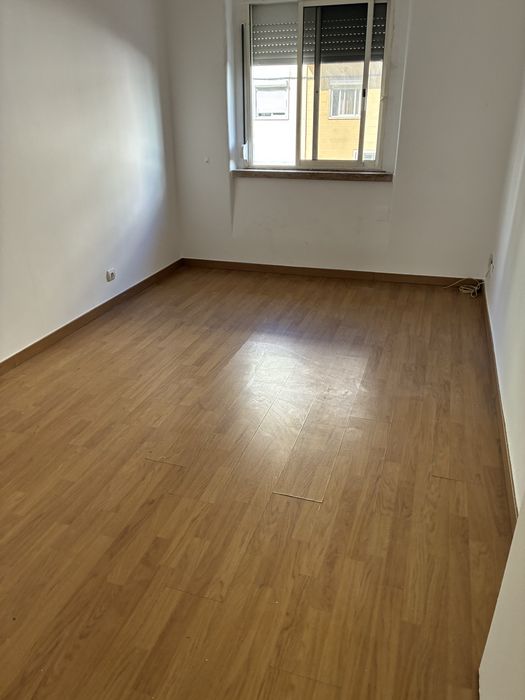T2 centro Moscavide para arrendar
