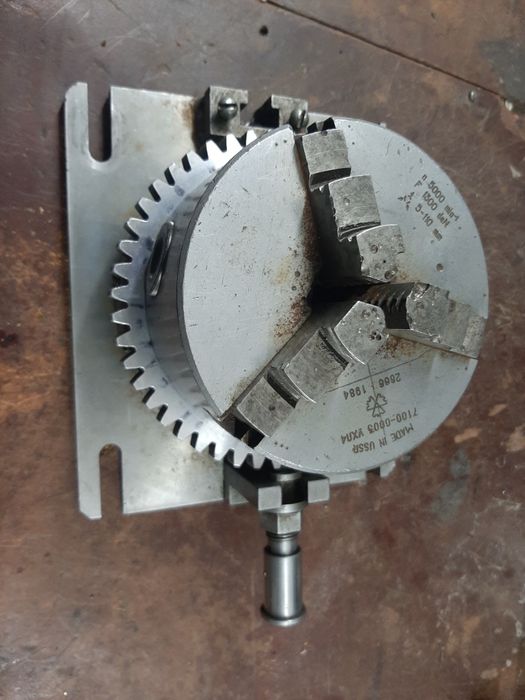 ділильна головка з трикулачковим патроном