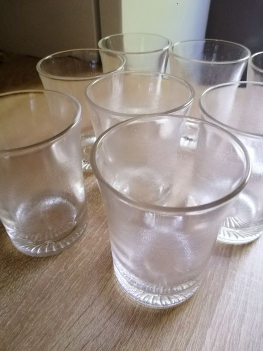 Склянки з товстого і тонкого скла.