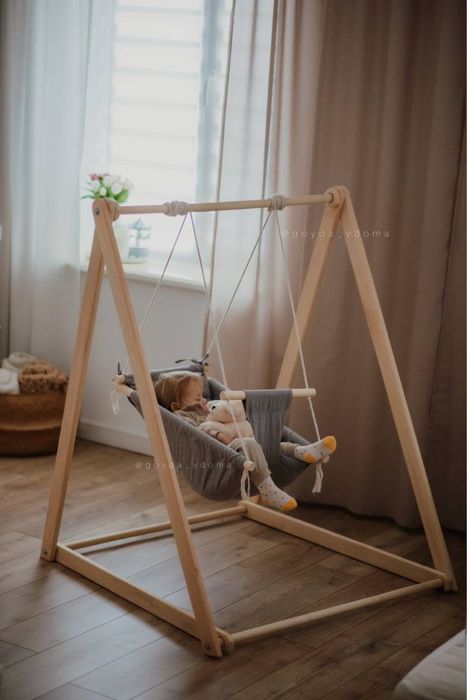 Дитяча гойдалка зі стійкою