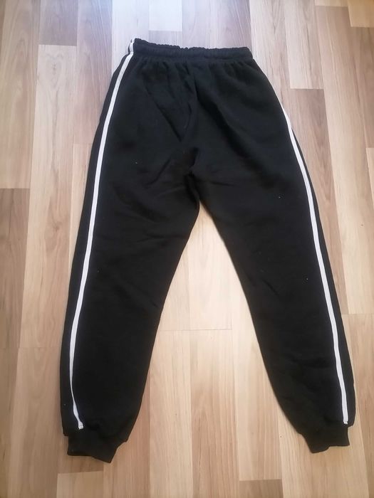Czarne spodnie dresowe  36