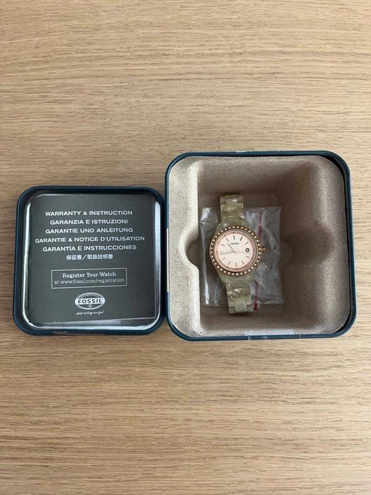Relógio Fossil analógico com lata