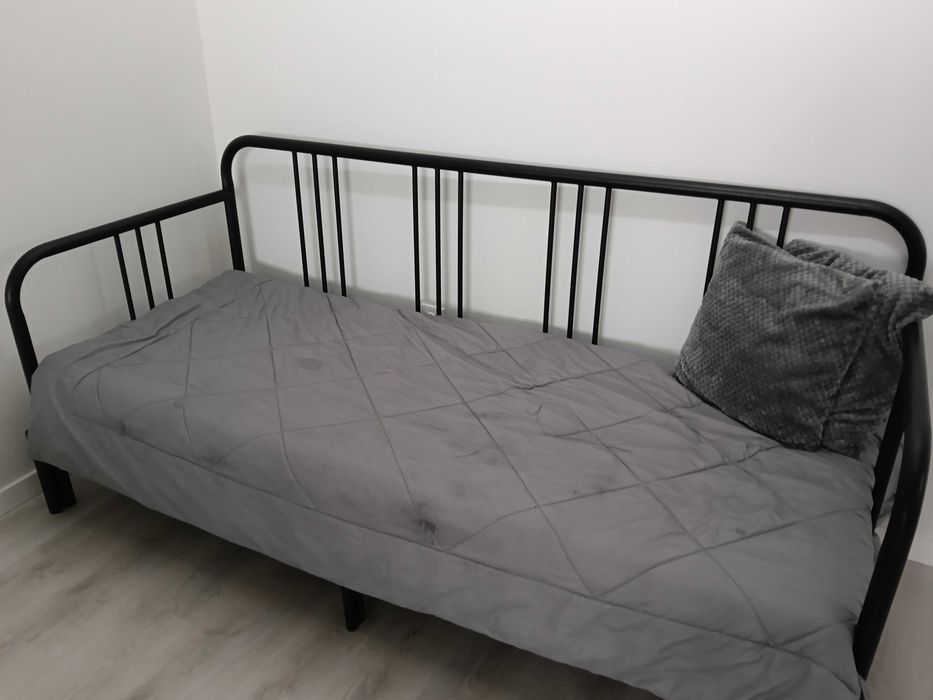 Cama divã com colchões