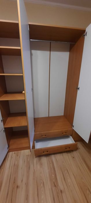 Sprzedam  szafę  na ubrania