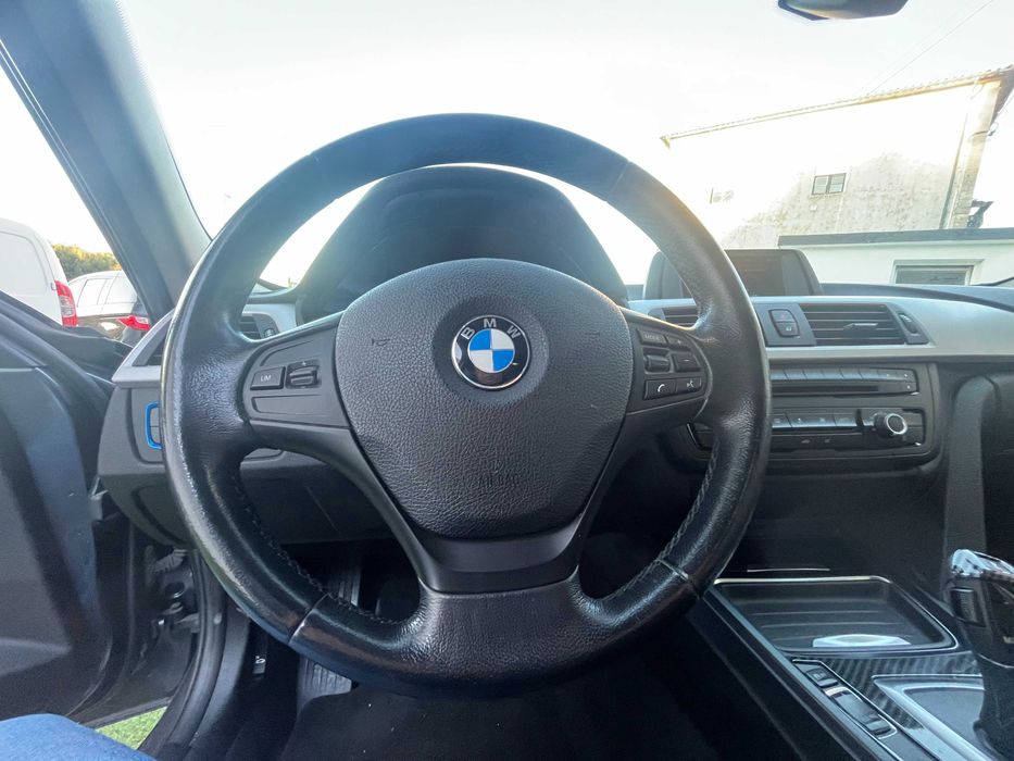 BMW 318D AUTO 2014/12