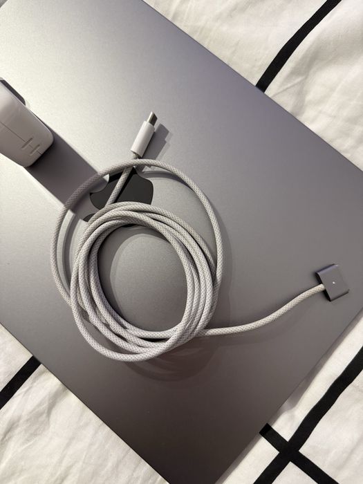 Macbook 13” Air M3 2024r. 24GB 512 GB