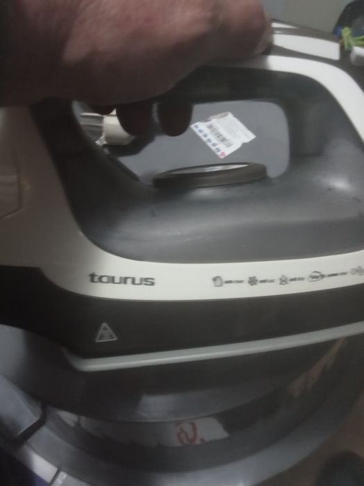 Ferro a vapor impecável como novo Taurus