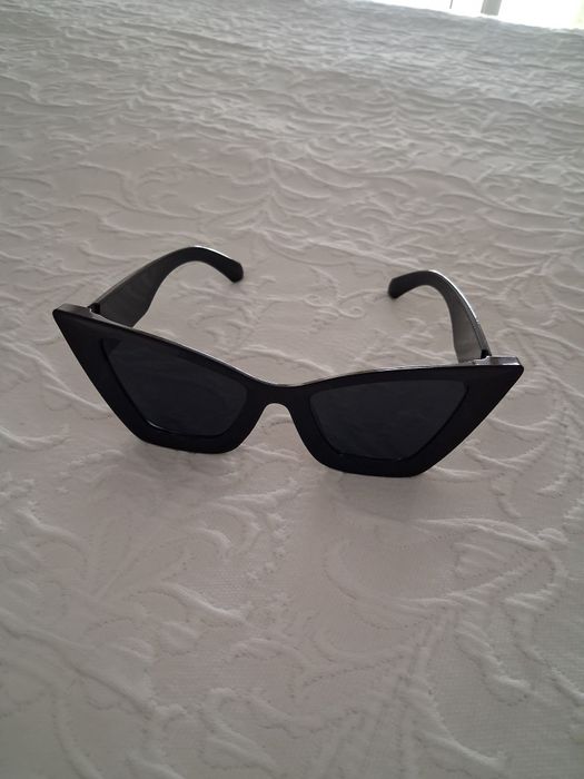 Óculos de sol cat eye. Nunca usados