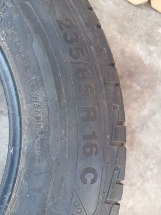 235/65R16C Continental