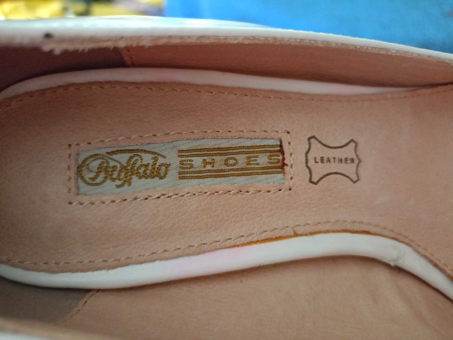 BUFFALO SHOES Szpilki białe roz 39 25cm Skóra Nowe Okazja