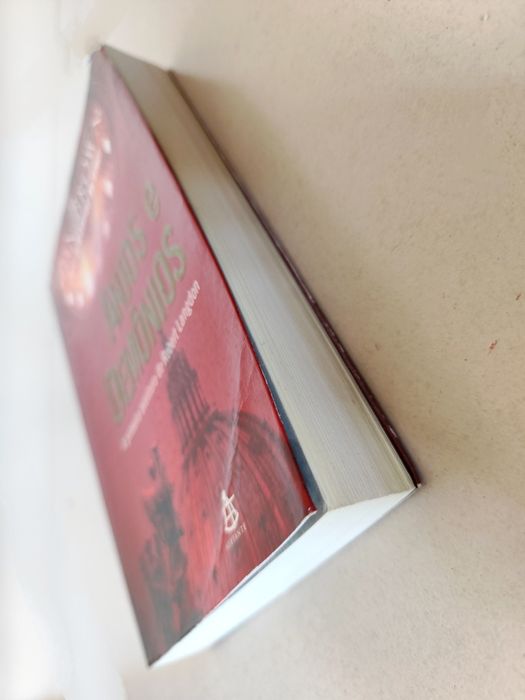 Livro: Anjos e Demônios de Dan Brown (Português do Brasil)