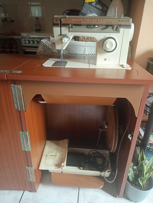 Máquina de Costura Singer