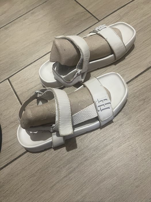 Сандалі томмі хілфігер