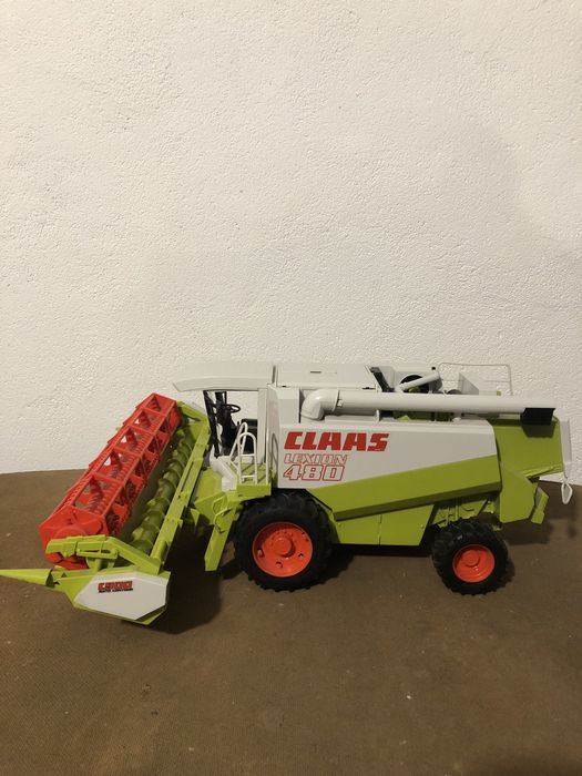 Ceifeira da Bruder escala 1:16