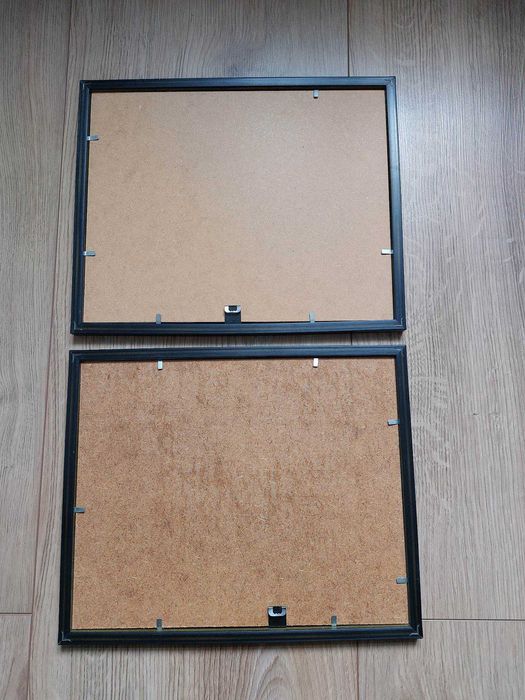 2 czarne ramki 26,5 x 32,5