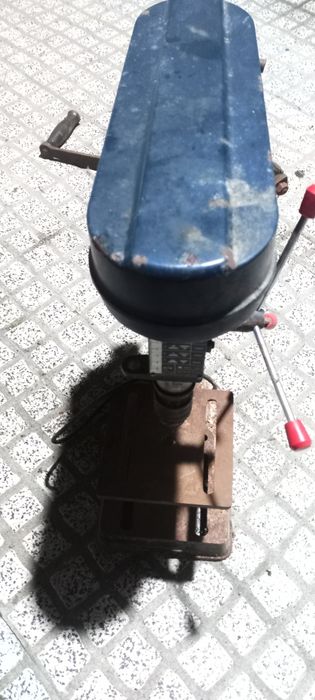 maquina de fazer furos