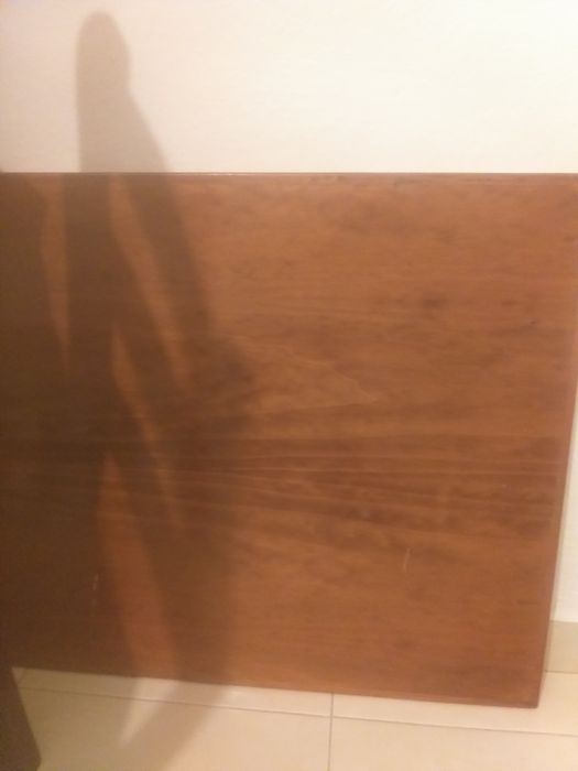 Vendo mesa em madeira  está  impecável