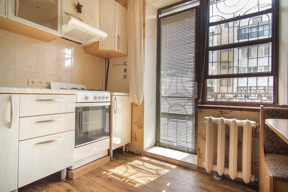 Свет всегда, очень теплая! ЦЕНТР, Базарная, новый дом. Балкон. Хозяйка