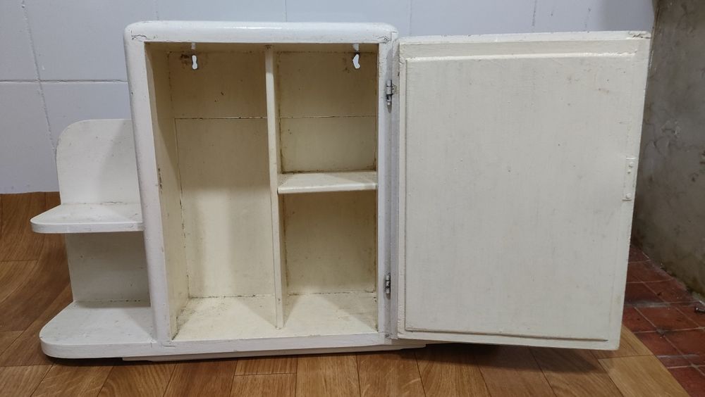 Armário parede antigo