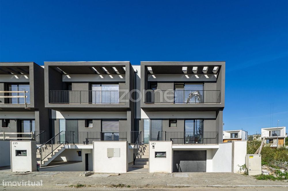 Moradia Gaveto T3 | Construção | Frossos-Braga | Amplo Espaço Exter...